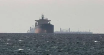 EUA bombardeiam alvos no Irã após ataque a navio no Estreito de Ormuz