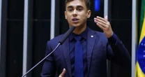 Confusão, sangue e mesa quebrada: visita de Bolsonaro à Câmara deixa Nikolas Ferreira ferido