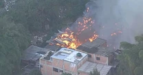 Incêndio de grandes proporções atinge região do Paraisópolis; 10 barracos foram danificados