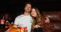 Luísa Sonza é flagrada aos beijos com namorado português em cinema; fotos