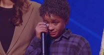Isaac Amendoim se emociona ao receber prêmio por 'Chico Bento e a Goiabeira Maraviósa'; veja vídeo