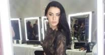 Charli XCX agita fãs com foto ousada: "Não sou mais uma garota má"