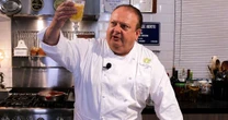 O tradicional quentão de festa junina à moda Jacquin: com canela e laranja, essa receita do jurado do 'MasterChef Brasil' é perfeita para esquentar em dias frios