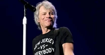Jon Bon Jovi prepara retorno aos palcos após cirurgia delicada