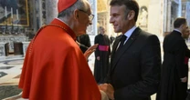 Conclave: jornais italianos noticiam suposto "complô" de Macron para influenciar escolha do papa