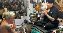 Bruno Gagliasso faz tatuagem com mestre espiritual e diz que viveu 'experiência sagrada'