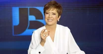 Apresentadora reage com elegância ao perder o posto na Record durante as férias