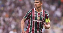 Fluminense monitora jovem defensor como substituto de Thiago Silva
