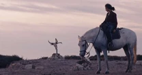 Diretora de 'Animale' fala sobre filme, paixão pelo universo dos touros e a revelação do final