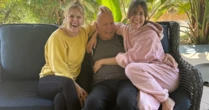 Bruce Willis aparece em foto compartilhada pela filha: 'Verão maravilhoso'