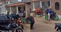 Motoboys fazem 'buzinaço' e atacam casa de moradora que reclamou de barulho do DF