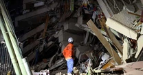 Quanto tempo uma pessoa pode sobreviver sob os escombros após um terremoto?