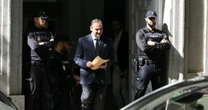 Justiça da Espanha condena ex-ministro de premiê Pedro Sánchez a 24 anos de prisão por corrupção