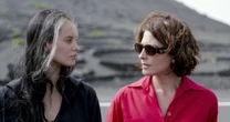 'O Rei da Espanha': com novo filme autobiográfico em Cannes, Pedro Almodóvar é ovacionado na França