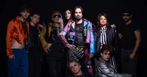 Johnny Hooker homenageia vítimas da epidemia de HIV/Aids no single '2 Punks Neon'