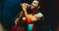 'A música da Bahia é a melhor do Brasil': Silva se redime com baianos e levanta público no Terraiá