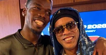 Ronaldinho Gaúcho atrai multidão antes de jogo do Brasil é tietado por Pogba