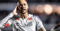 Ostentação! Neymar busca cabeleireira de jatinho para mudar de visual