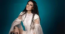 Laura Pausini se apresenta na final da Copa do Mundo ao lado de Robbie Williams e Nicole Scherzinger