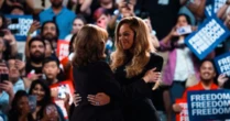 Trump acusa Kamala Harris de ter pago US$ 11 milhões para receber apoio de Beyoncé durante as eleições