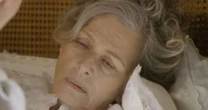 Vitória entre a vida e a morte? Resumo de 'Além do Tempo' (20 a 26 de julho) tem Lívia em desespero com a saúde da avó e aparição-surpresa de Bernardo na mansão