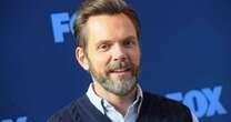 Joel McHale será marido de Neve Campbell em Pânico 7