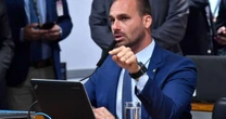 PL vai usar brecha legal para tentar salvar mandato de Eduardo Bolsonaro; saiba qual