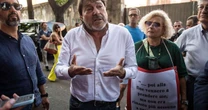 Jornalista investigativo escapa ileso de atentado na Itália após reportagens sobre corrupção e máfia