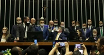 Corregedoria da Câmara recebe denúncia contra 14 deputados por motim no plenário e tem 48 horas para responder