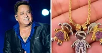 Leonardo usa colar de R$ 30 mil dado por Virginia e Zé Felipe em show