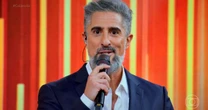 Marcos Mion quebra protocolo e rebate críticas ao vivo no Caldeirão; veja