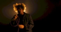 Pense lança o inédito clipe de 'Não vou recuar pra ninguém'