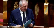 Parlamento francês derruba 4° governo em dois anos e Macron terá que nomear novo primeiro-ministro