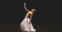 Bailarino brasileiro celebra 10 anos na França como único latino no clássico 'Aida' da Ópera de Paris