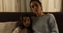 Melek/Turna faz Ali chantagear Zeynep e Gonul vai às pressas para o hospital: novela turca 'Mãe', resumo dos capítulos da semana de 3 a 7 de novembro