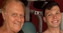 Rei da Pornochanchada, David Cardoso posa com o filho caçula, que será capa de revista gay