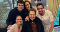 Filho de Faustão atualiza estado de saúde do pai ao chegar em festa de Bruna Marquezine; assista