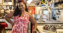 'Né brinquedo, não': Solange Couto escuta bordão até hoje e diz que saltou da 'TV para o Brasil'