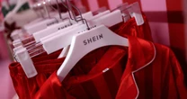 Nova lei pode taxar fast fashion e redefinir o consumo da moda 'descartável' na França