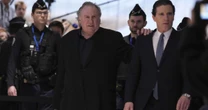 Ator francês Gérard Depardieu acusa TV de manipular imagens em reportagem que o retratou como "ogro"