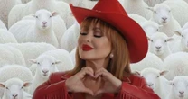 Gaby Spanic entra em crise e ameaça deixar A Fazenda 17