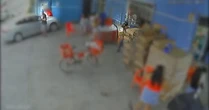 Bala perdida atinge mulher na nuca ao passar por tiroteio no PR; veja