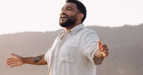 Eli Soares lança novo disco, "Memóri4s", nas plataformas de música