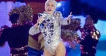 Xuxa faz show nostálgico para baixinhos crescidos em despedida de sua nave