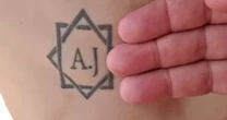 Trabalhador é resgatado de trabalho análogo à escravidão e forçado a tatuar iniciais dos patrões
