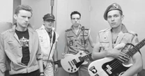 The Clash: icônico baixo quebrado da capa de 'London Calling' será exibido em museu