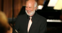 James Burrows, cocriador de 'Cheers' e renomado diretor de televisão, morre aos 85 anos
