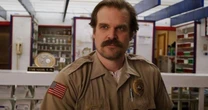 David Harbour fala pela primeira vez sobre disco de Lily Allen que expôs fim de relação