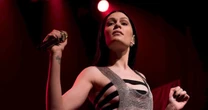 Jessie J sente que o câncer de mama "roubou" dela o tempo com seu filho