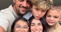 Felipe Simas se explica após expor decisão da esposa: 'Peço perdão'